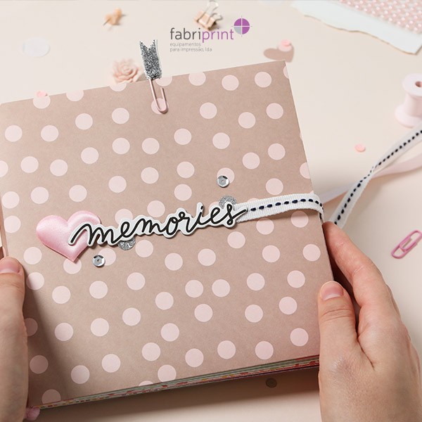 <strong>Conheça 5 técnicas de scrapbooking que pode fazer com a guilhotina manual de cortantes Sizzix</strong>