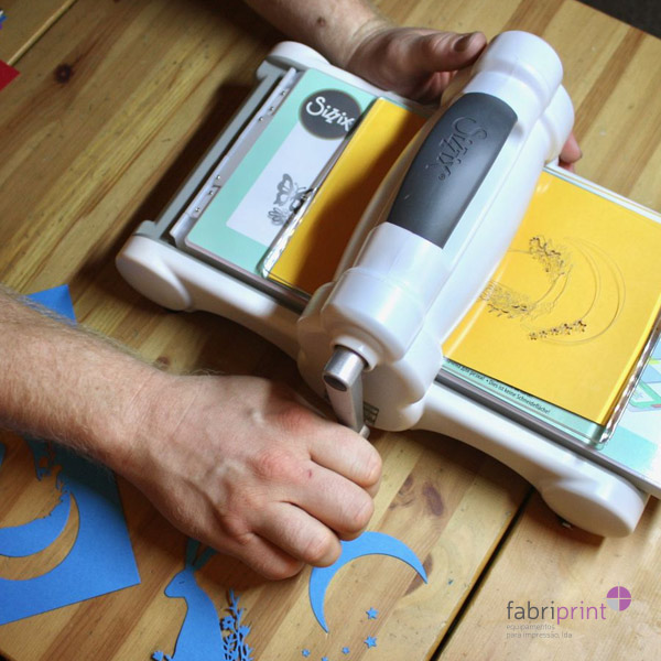 <strong>Guia rápido Sizzix: das guilhotinas aos materiais surpreendentes [tudo o que precisa saber]</strong>